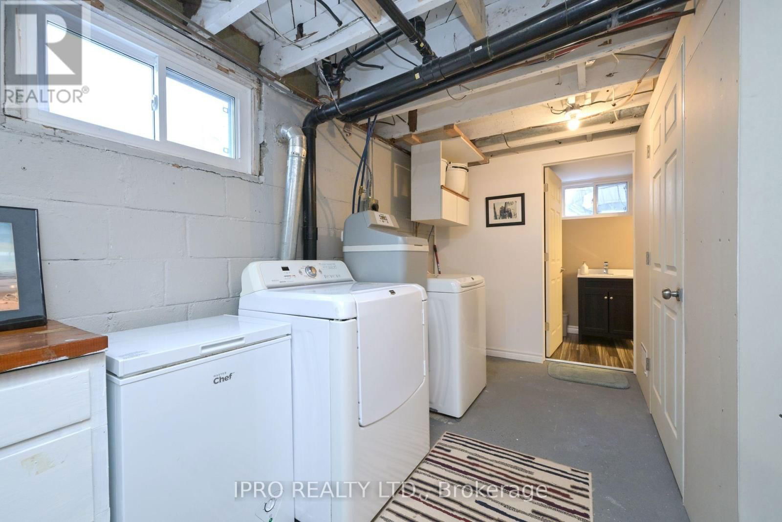 204 BROCK STREET Image 24
