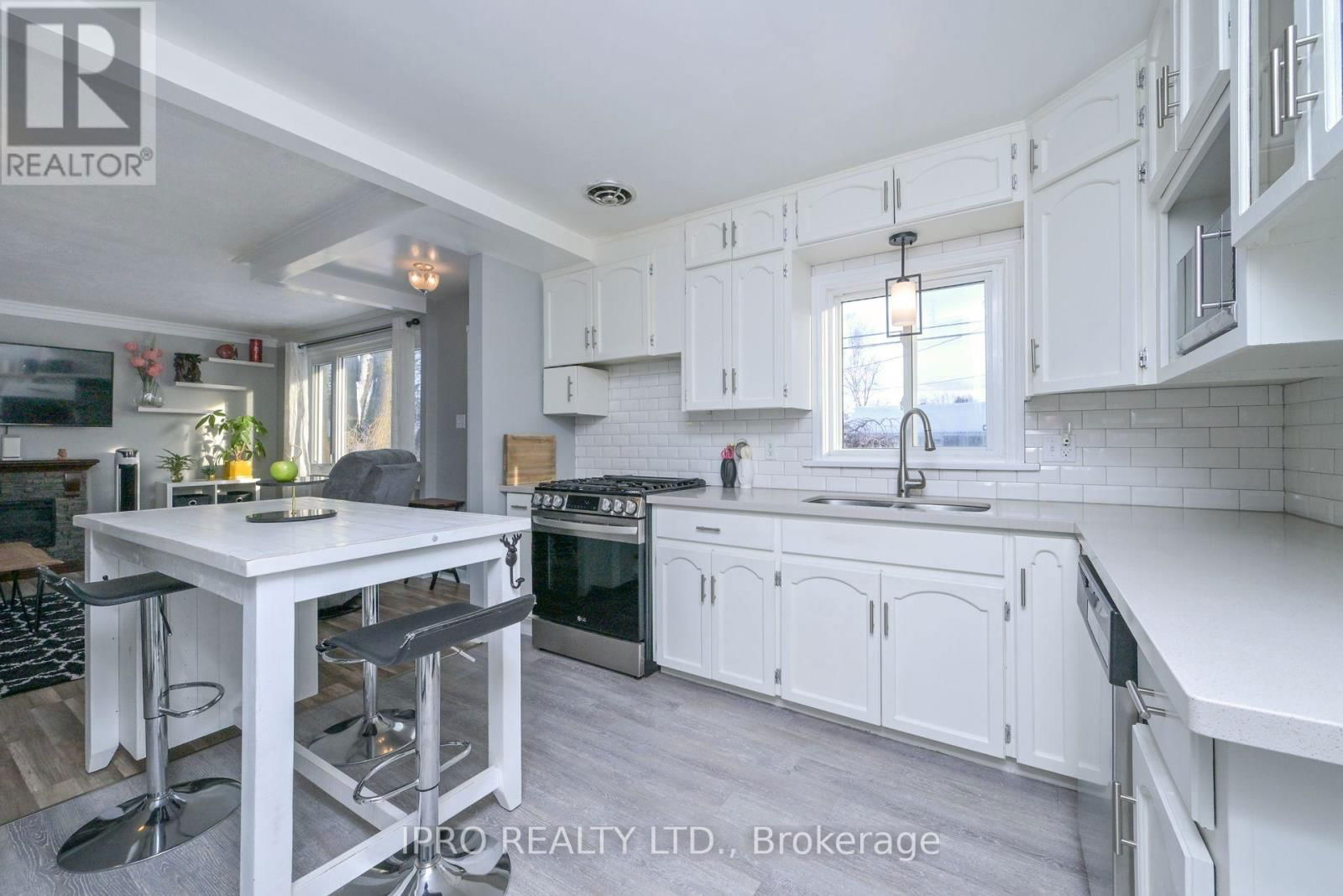 204 BROCK STREET Image 5