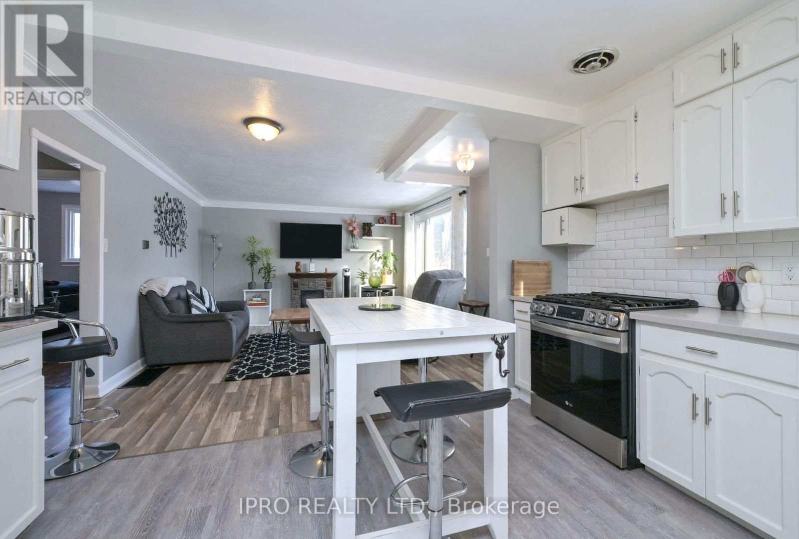 204 BROCK STREET Image 6