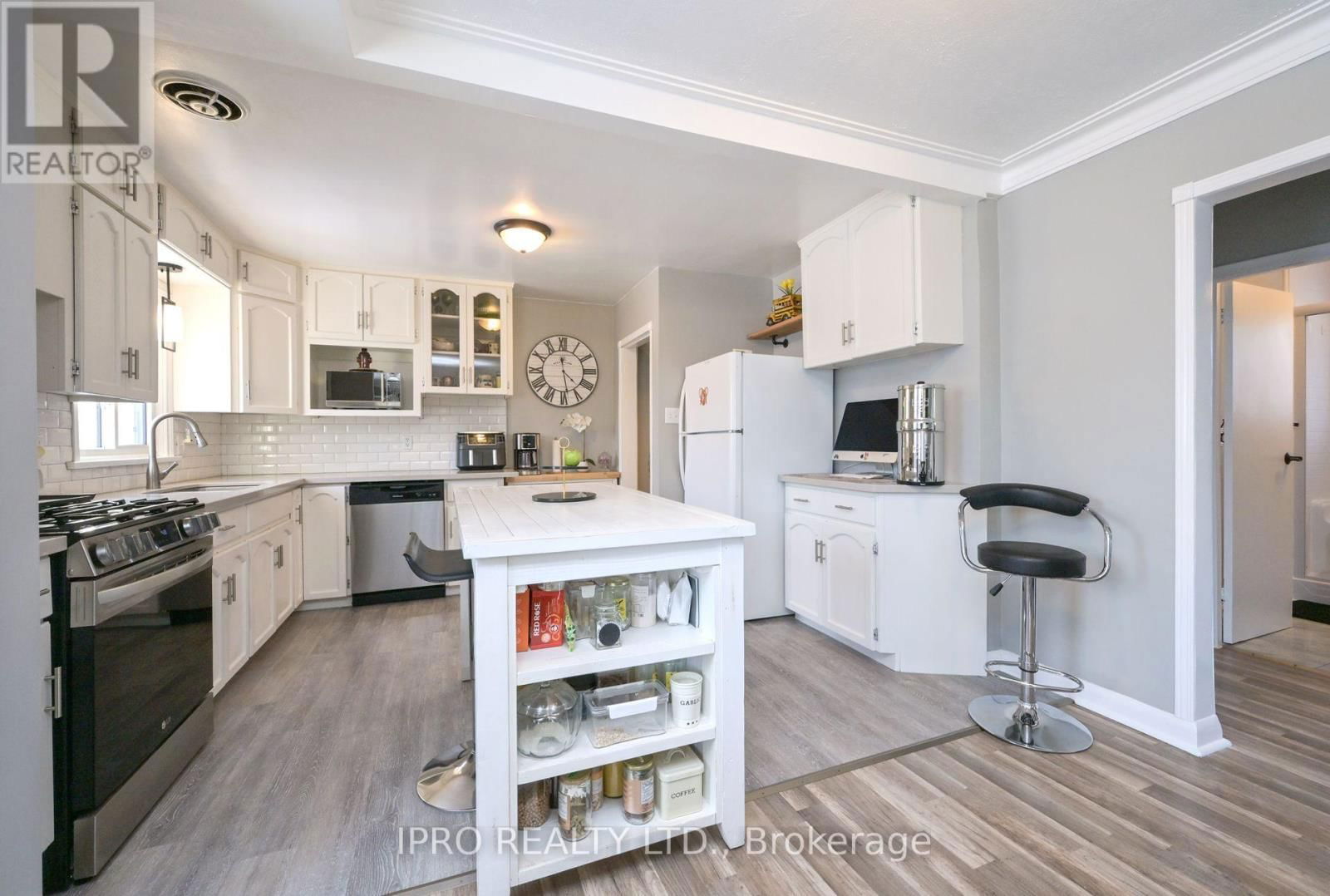 204 BROCK STREET Image 8