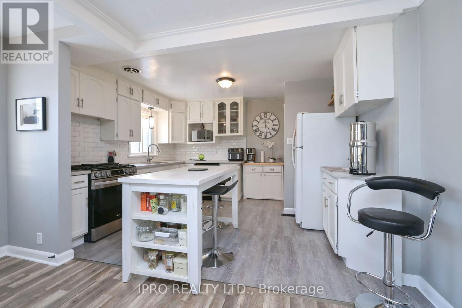 204 BROCK STREET Image 9