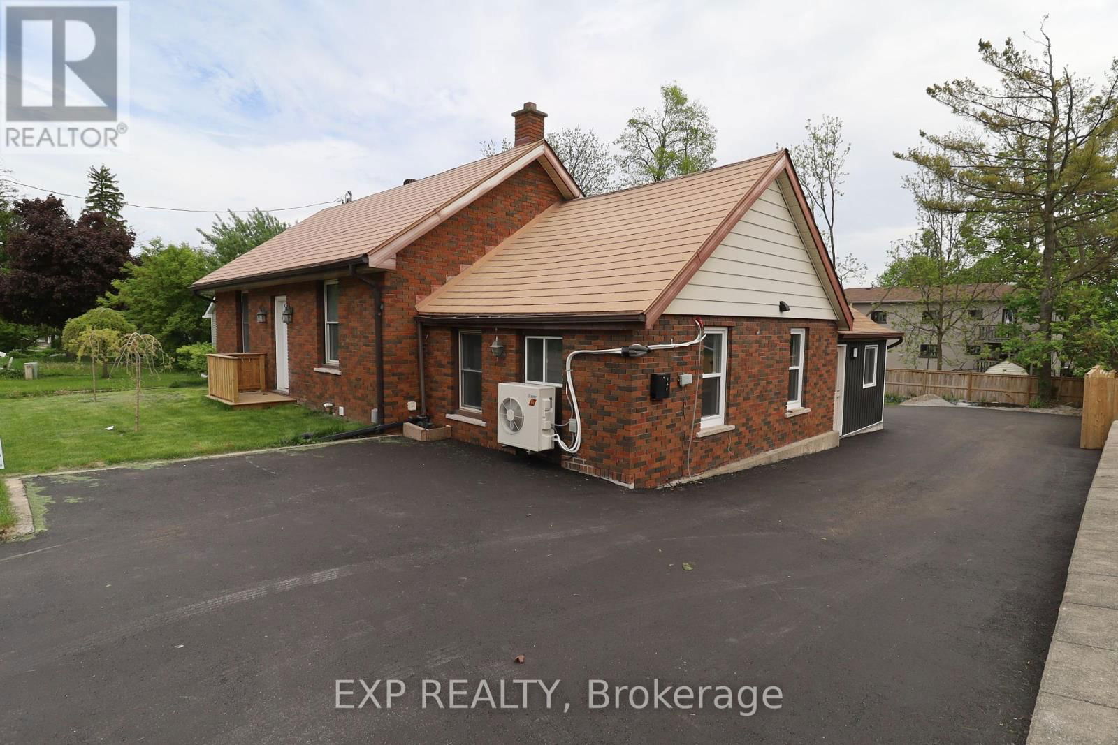47 GROVE STREET EAST Image 22