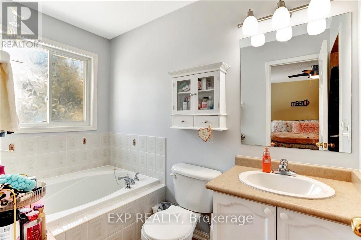 13 MASTERS LANE Image 19