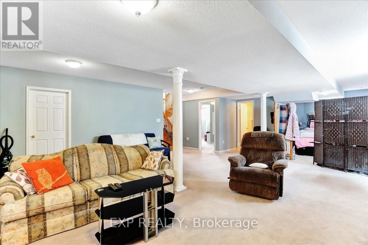 13 MASTERS LANE Image 31
