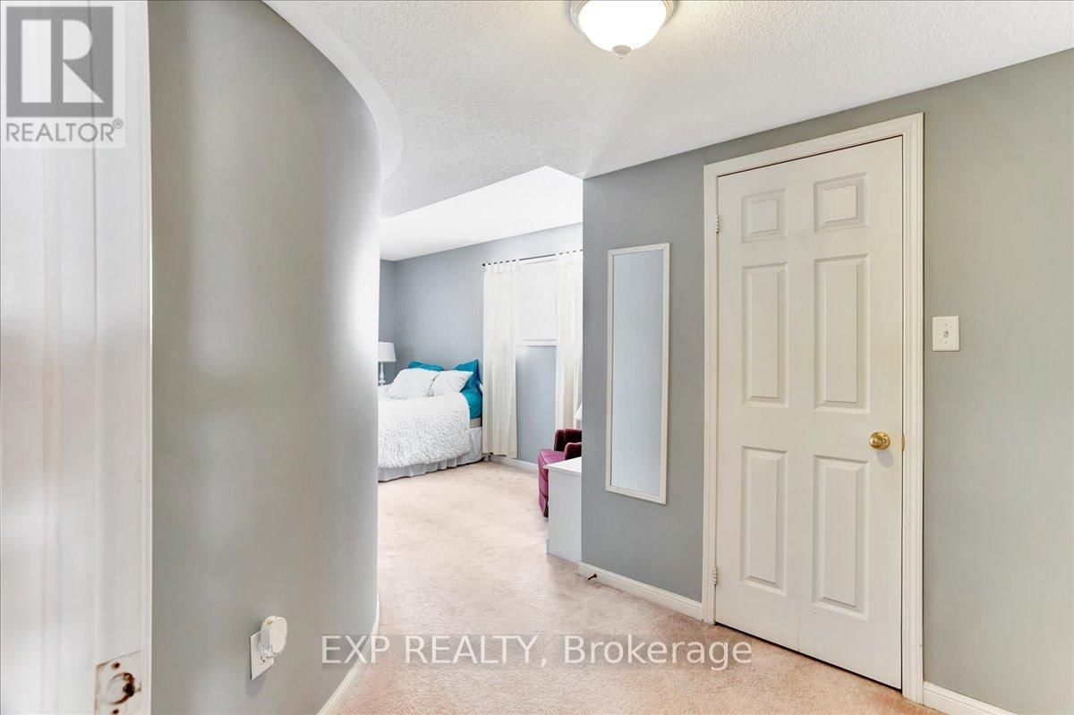 13 MASTERS LANE Image 33