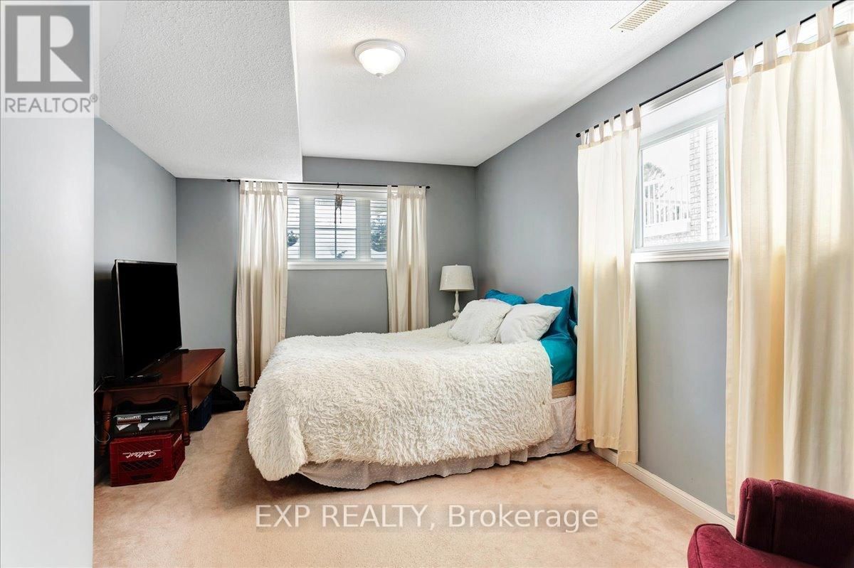 13 MASTERS LANE Image 34