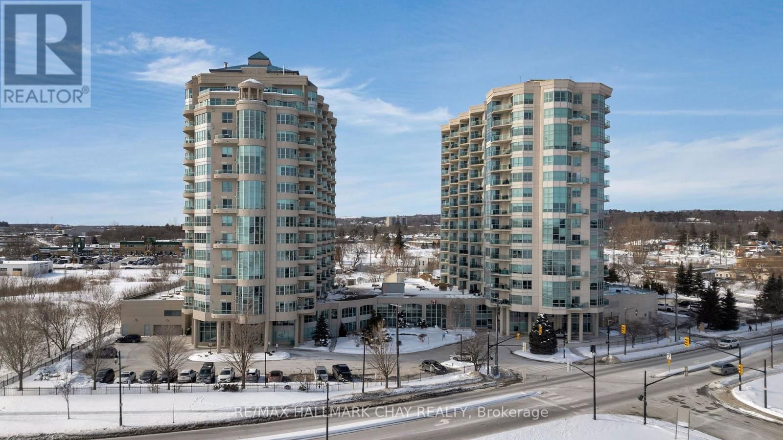 811 - 2 TORONTO STREET Image 1