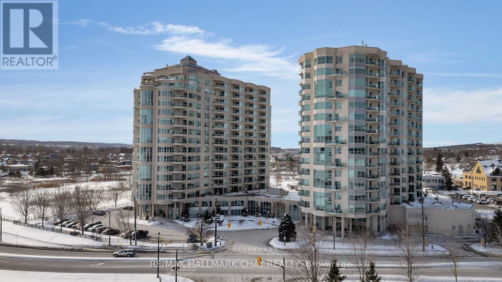 811 - 2 TORONTO STREET Image 3