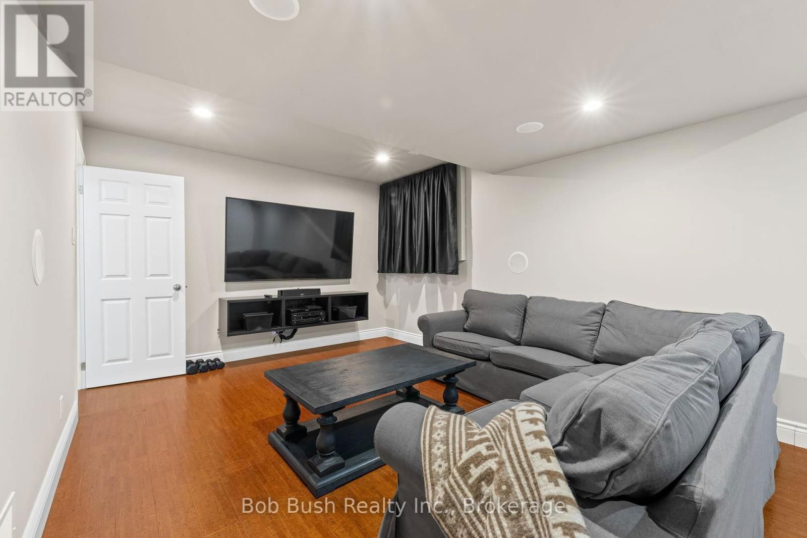 3 BRECHIN CRESCENT Image 32
