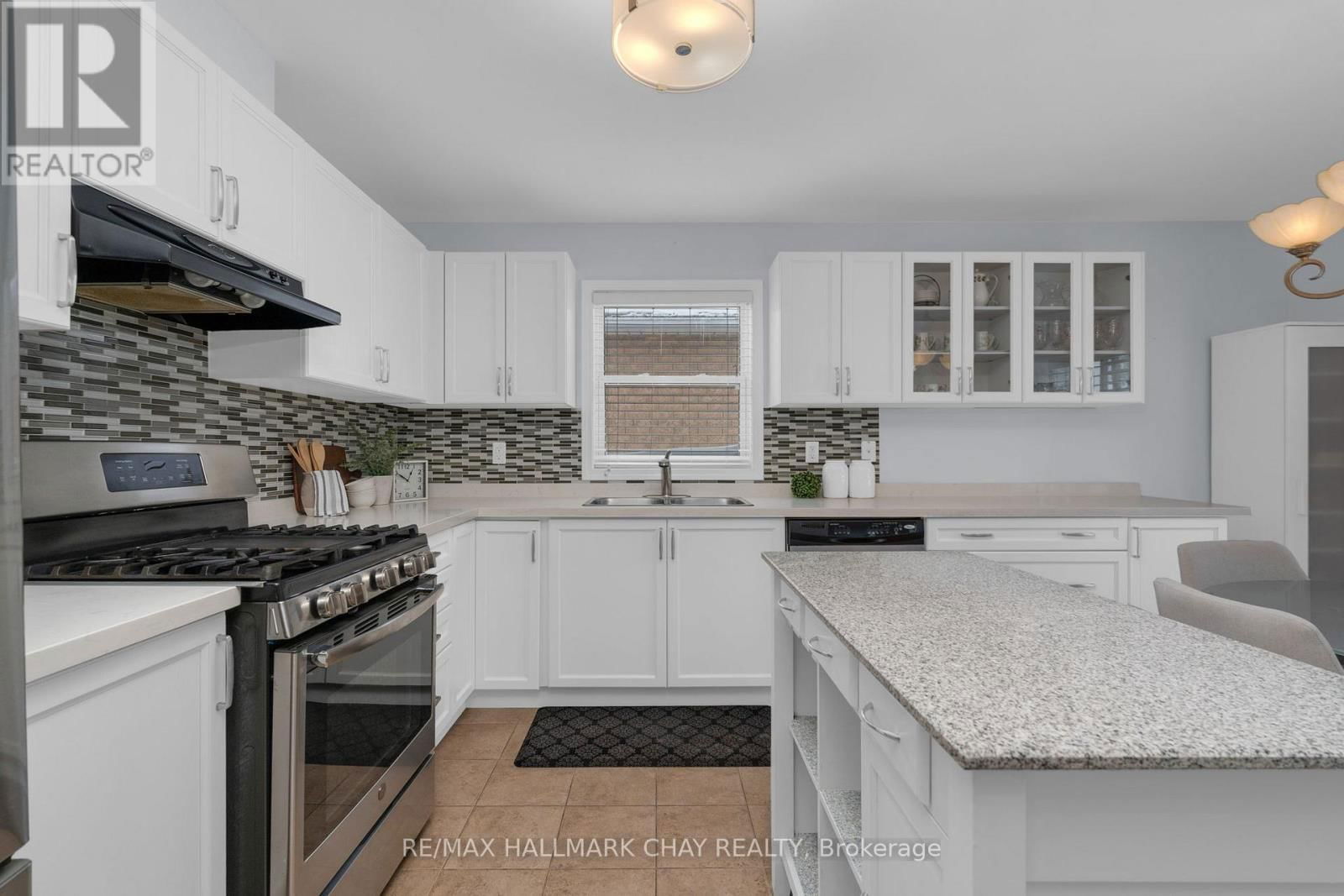 5 - 318 LITTLE AVENUE Image 11