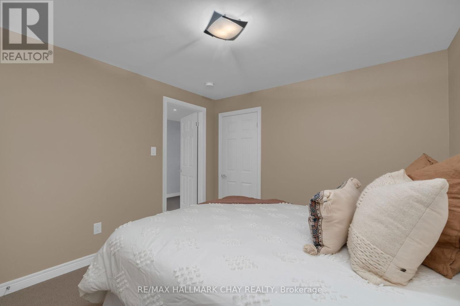 5 - 318 LITTLE AVENUE Image 26
