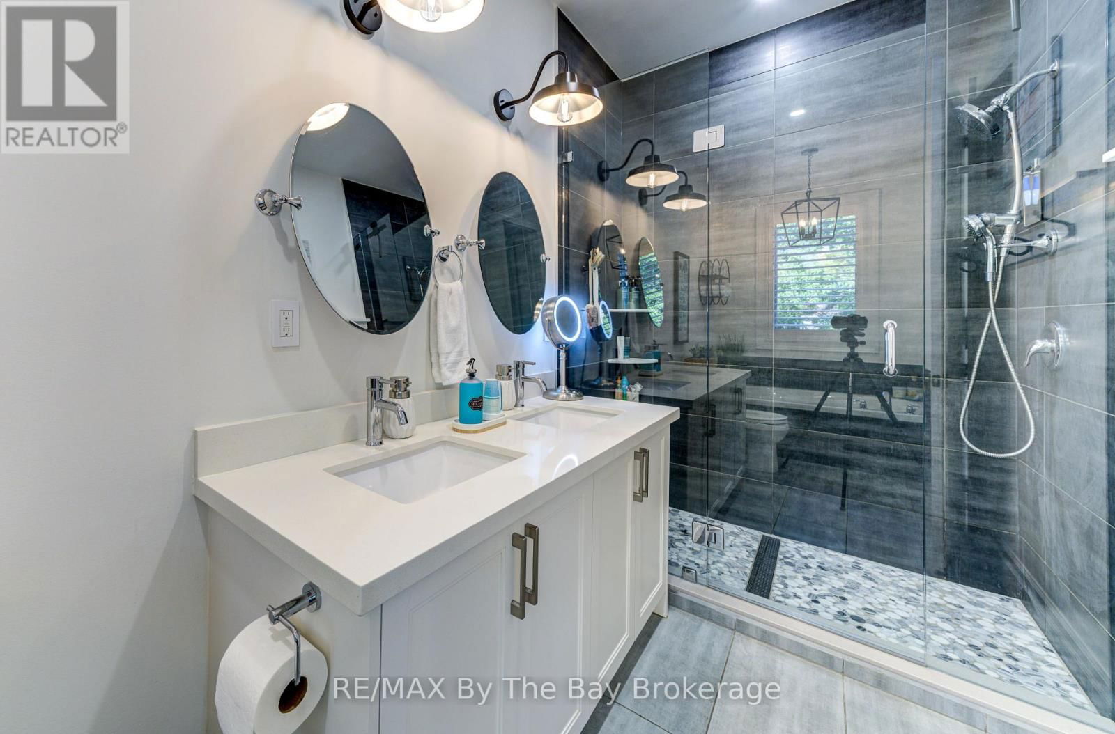280 ROBINSON ROAD Image 12