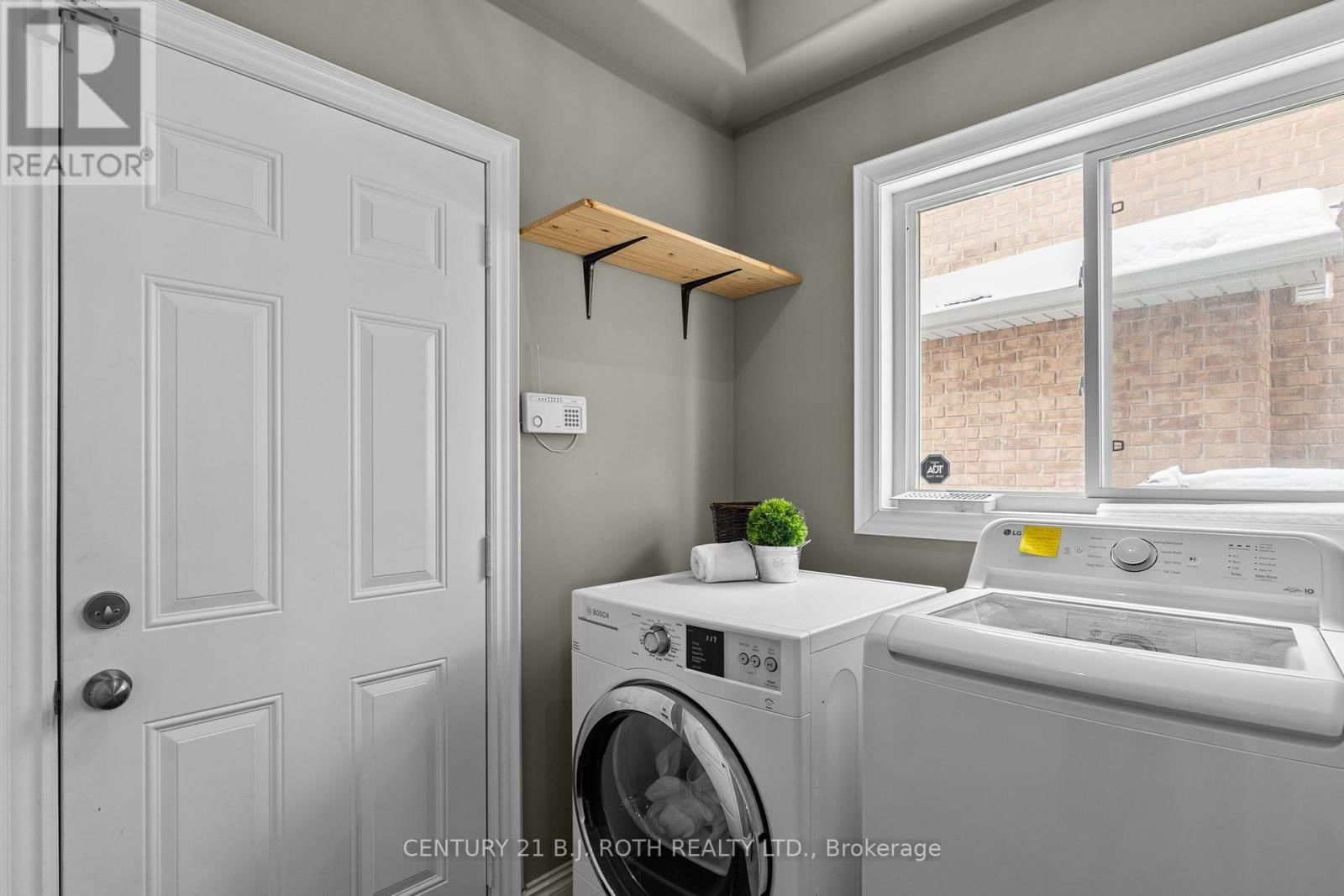 9 KIERLAND ROAD Image 16