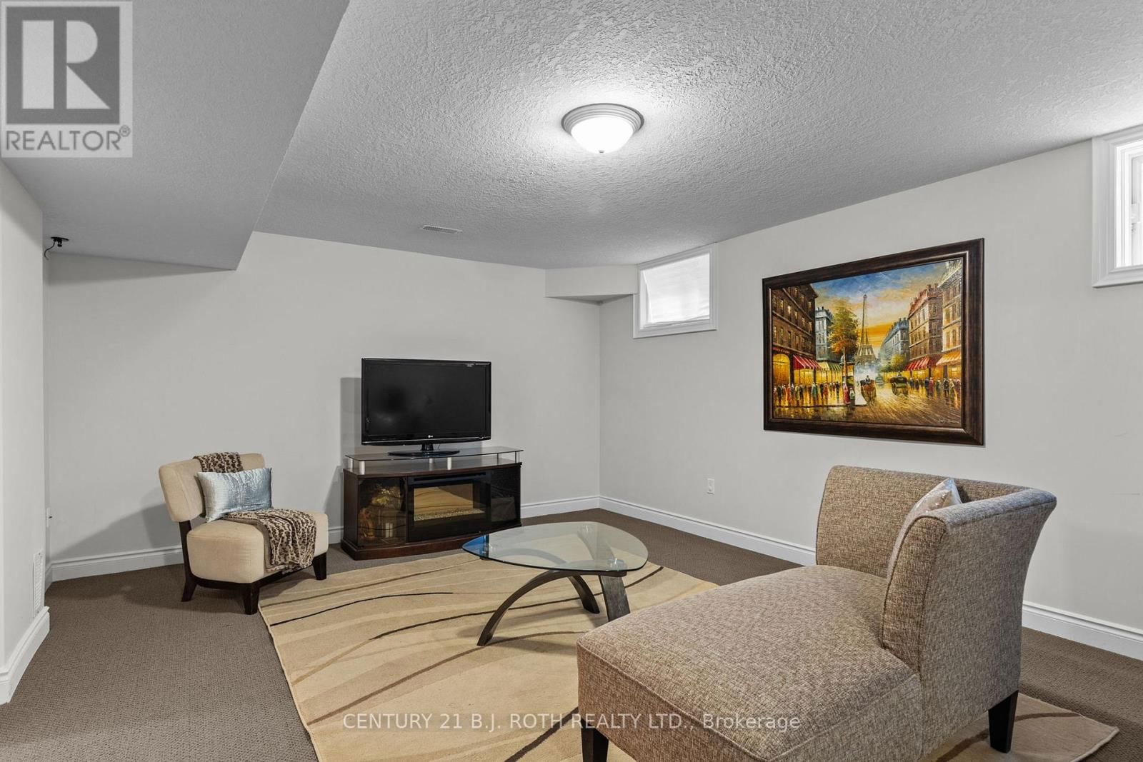 9 KIERLAND ROAD Image 27