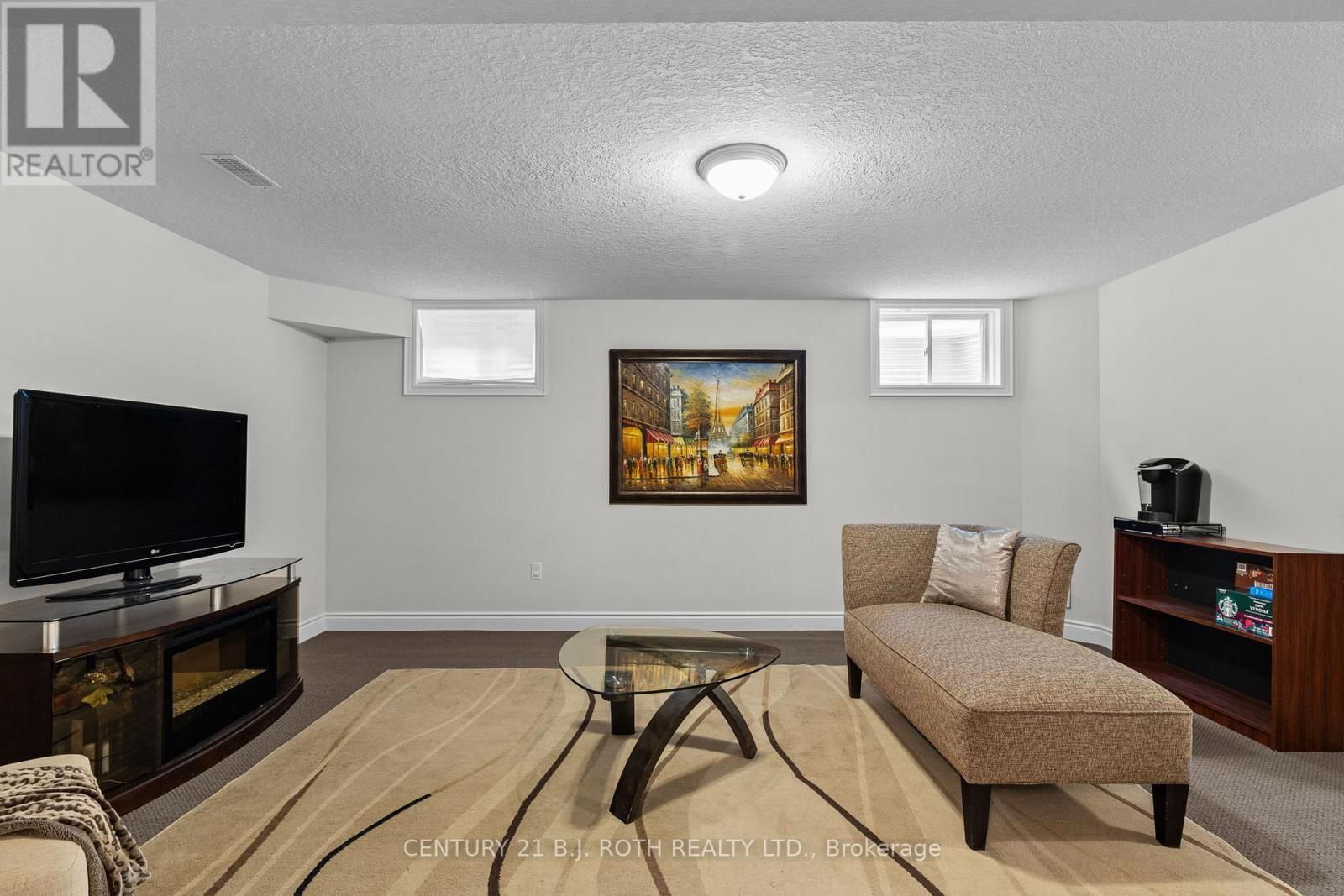9 KIERLAND ROAD Image 28