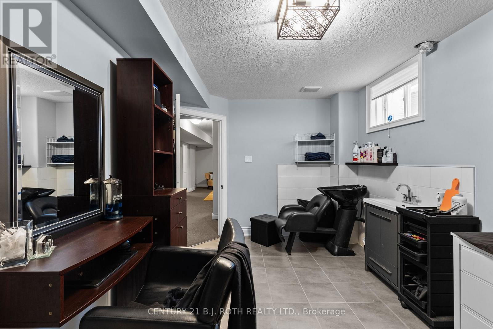 9 KIERLAND ROAD Image 31