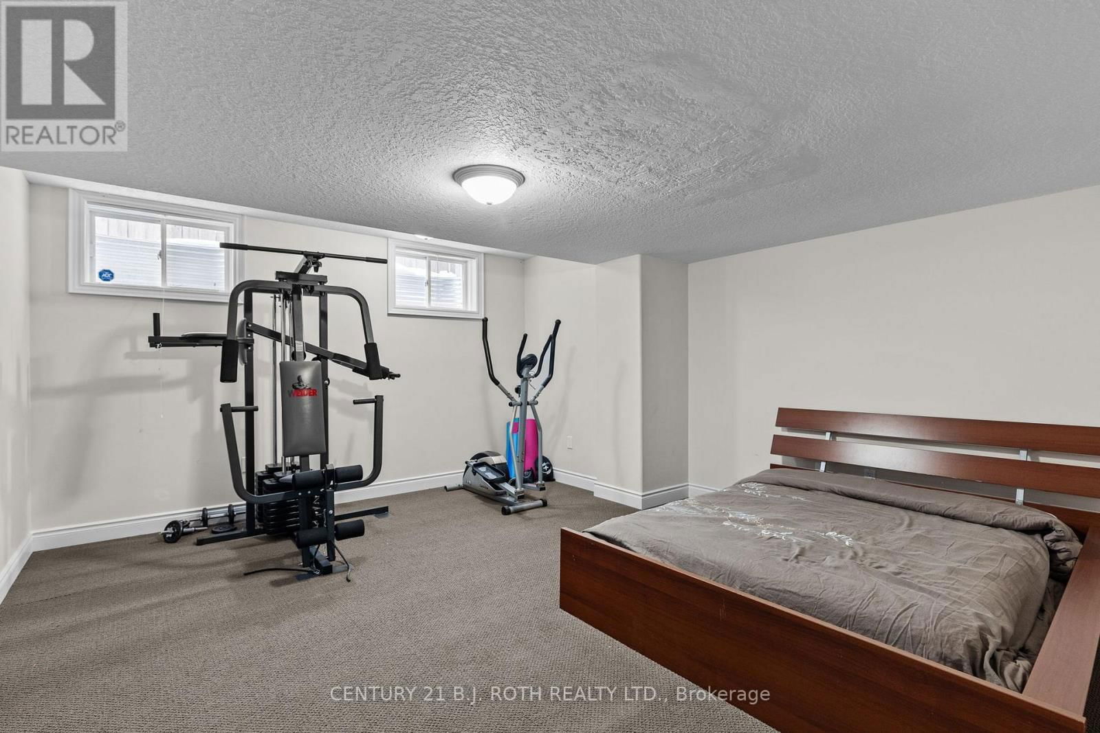 9 KIERLAND ROAD Image 32