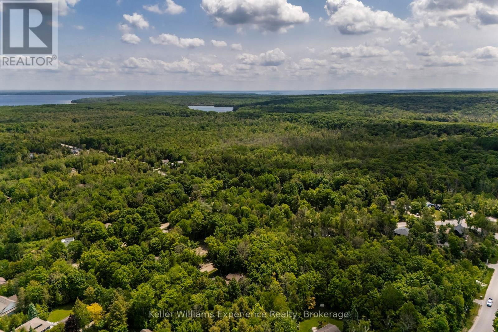 2442 CHAMPLAIN ROAD Image 11