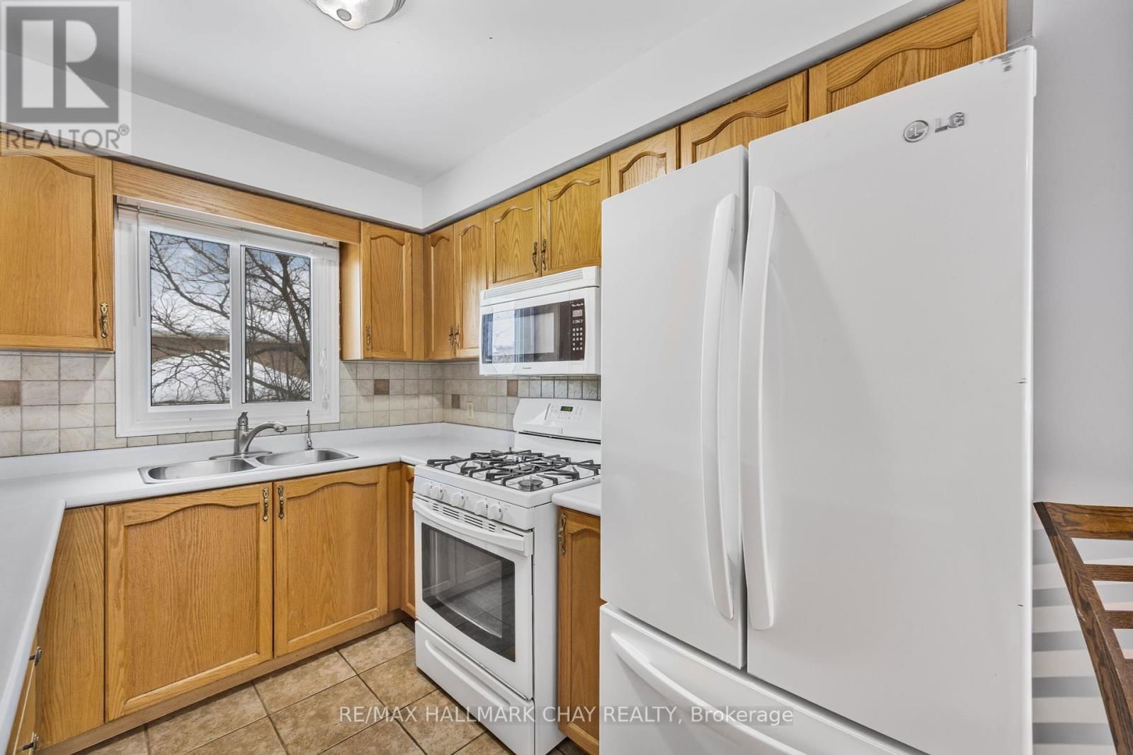 23 GRASETT CRESCENT Image 15