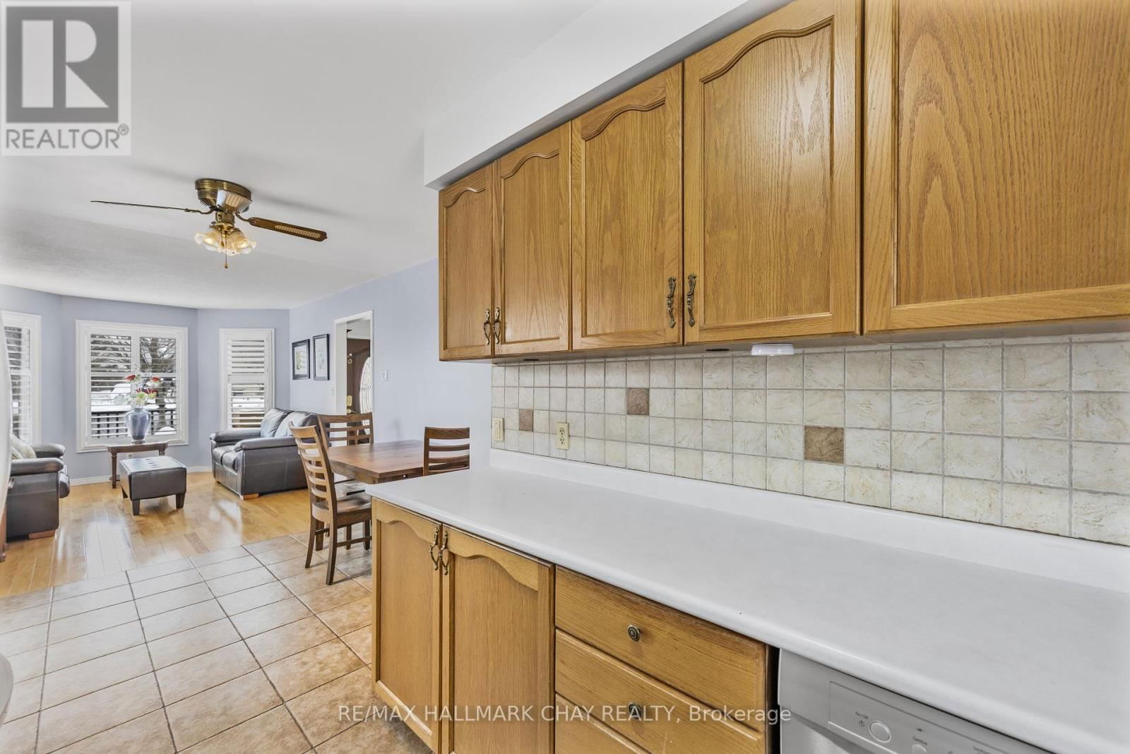 23 GRASETT CRESCENT Image 17