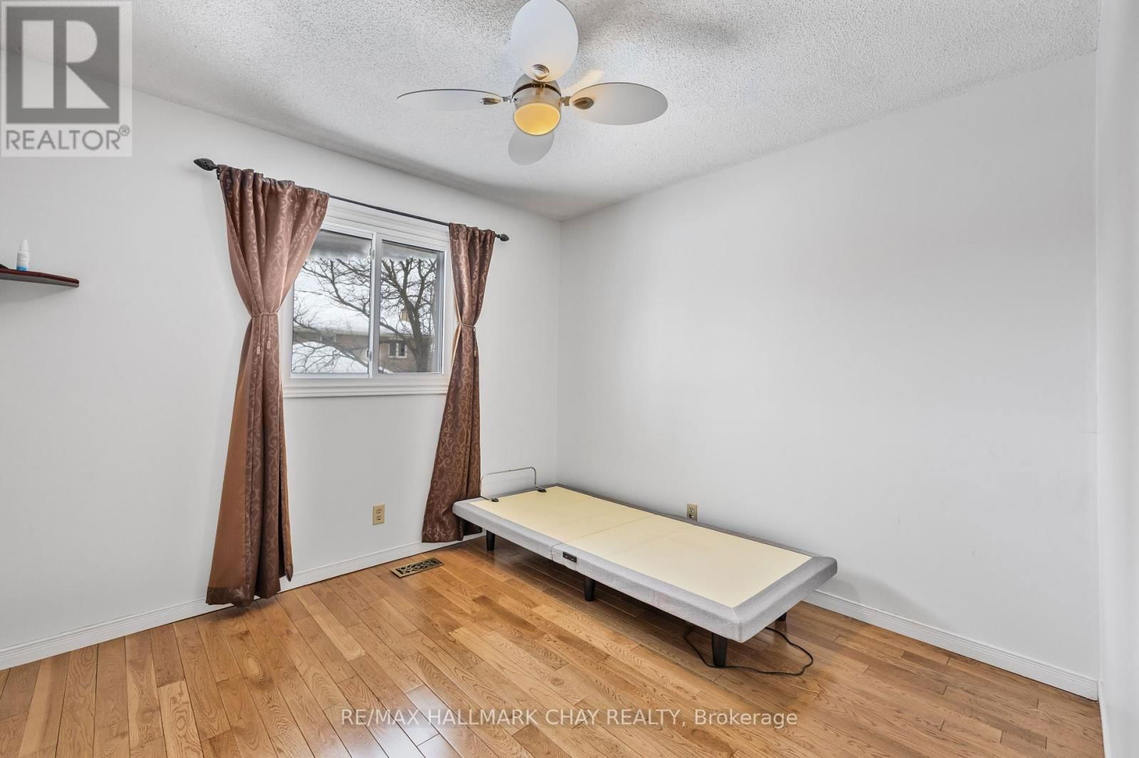 23 GRASETT CRESCENT Image 20