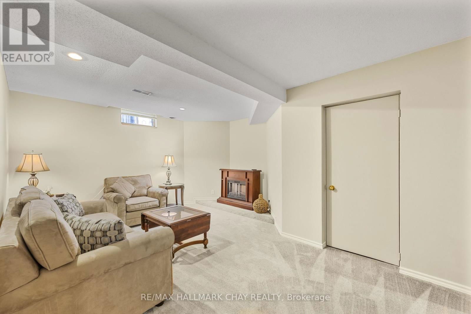 23 GRASETT CRESCENT Image 29