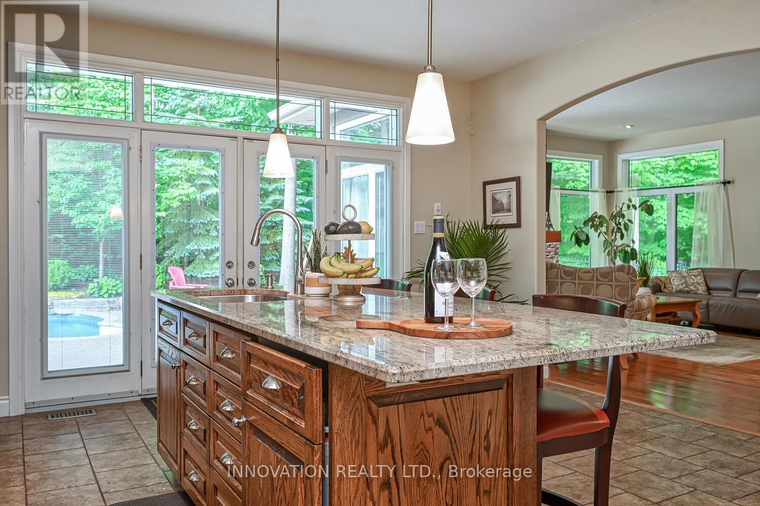28 LADDIE LANE Image 13