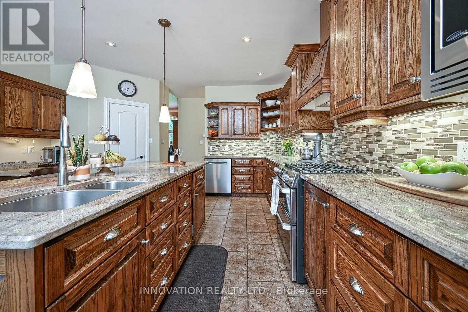 28 LADDIE LANE Image 15
