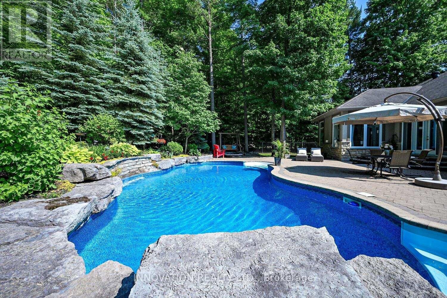 28 LADDIE LANE Image 32