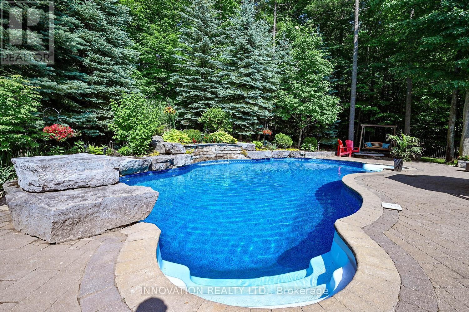 28 LADDIE LANE Image 33