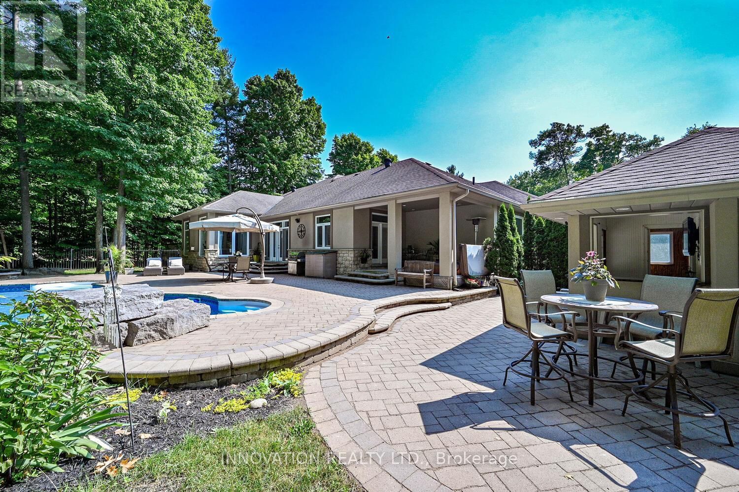 28 LADDIE LANE Image 35