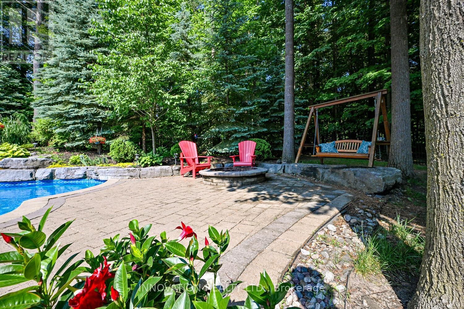 28 LADDIE LANE Image 40