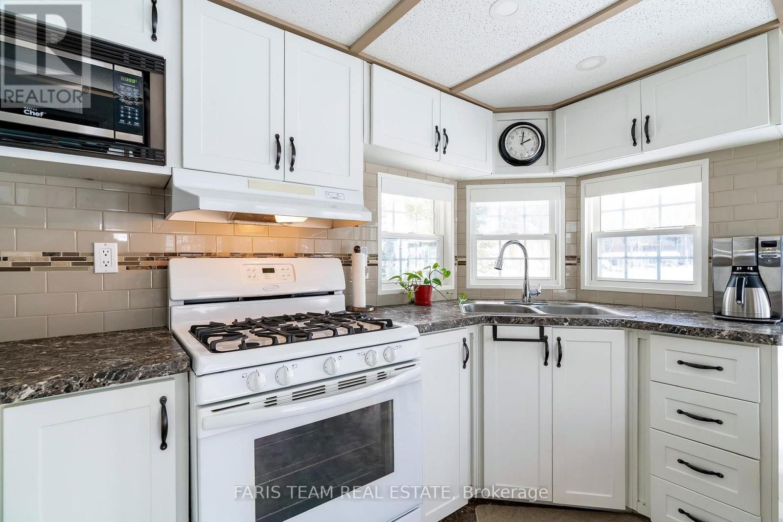 1 PRINCE RUPERT AVENUE Image 16