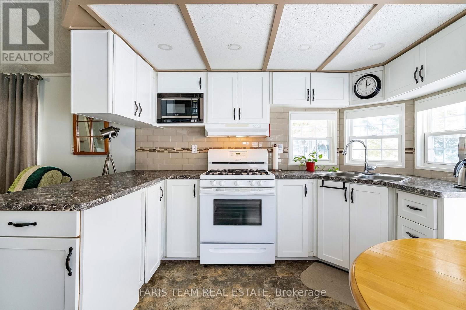1 PRINCE RUPERT AVENUE Image 17