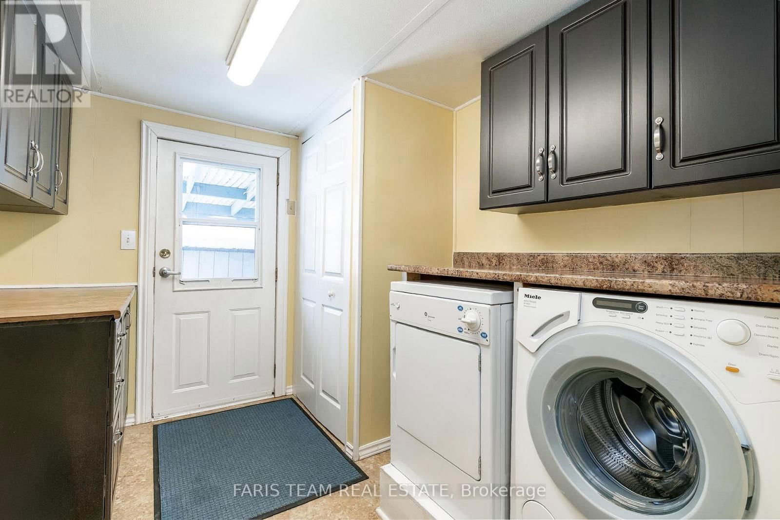 1 PRINCE RUPERT AVENUE Image 8