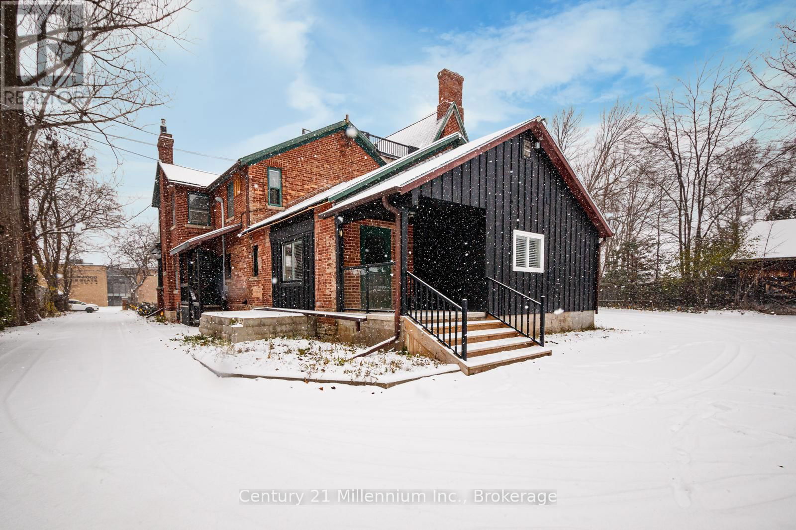 106 - 637 HURONTARIO STREET Image 1