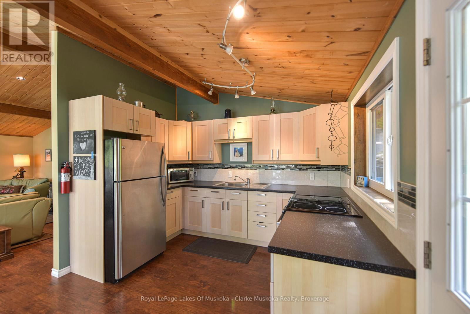 3946 EAST SHORE ROAD Image 12