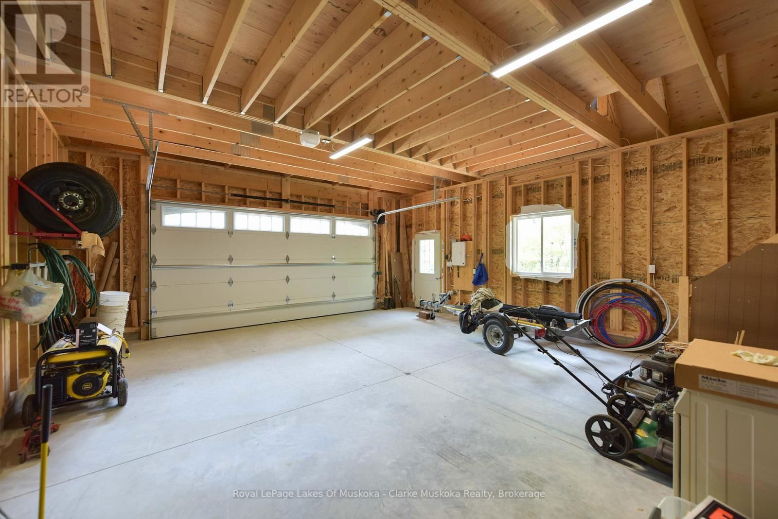 3946 EAST SHORE ROAD Image 25