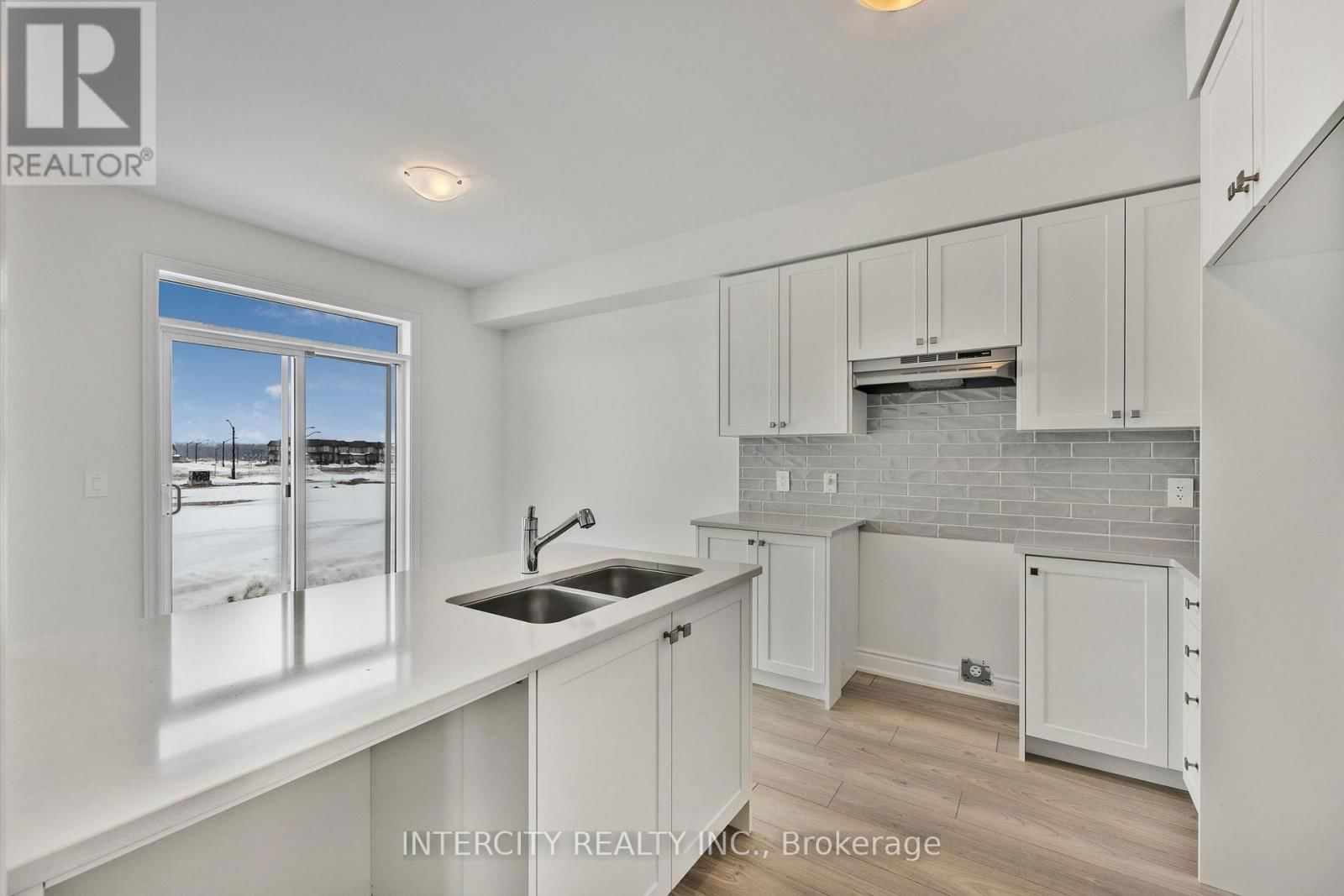 11 AVALON DRIVE Image 8