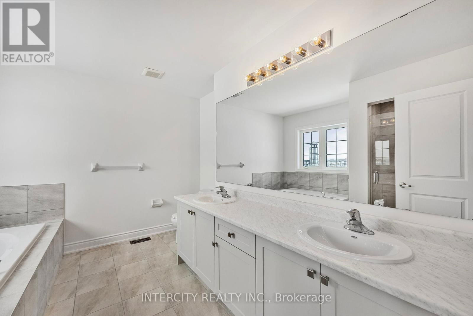 11 AVALON DRIVE Image 26