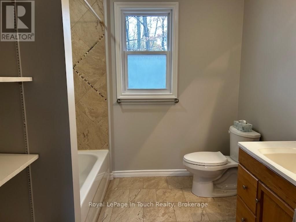 687 MONTREAL STREET Image 13