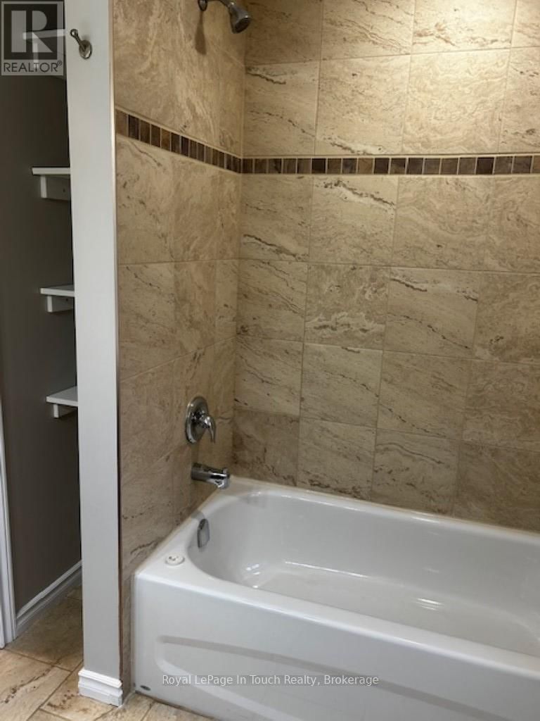 687 MONTREAL STREET Image 22