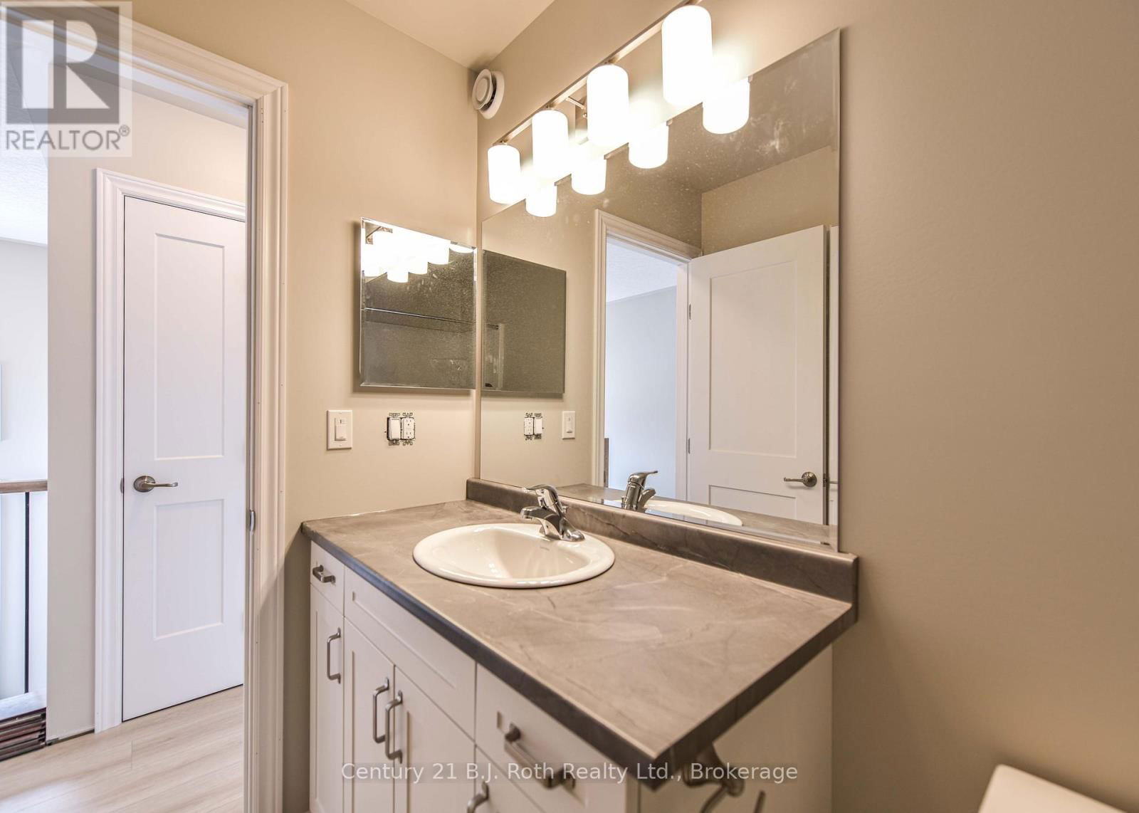 3382 AZCONA AVENUE Image 10