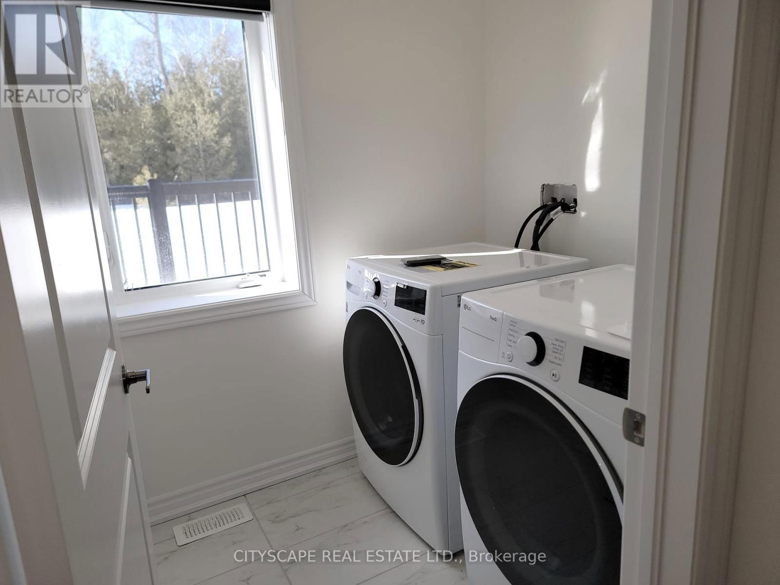 150 ROSANNE CIRCLE Image 21