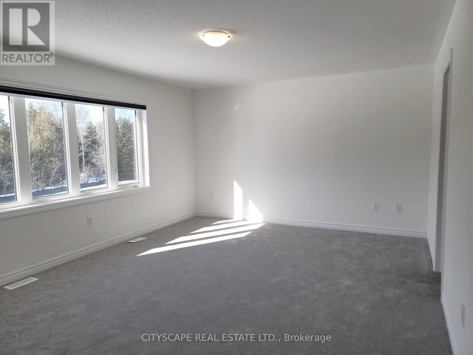 150 ROSANNE CIRCLE Image 25