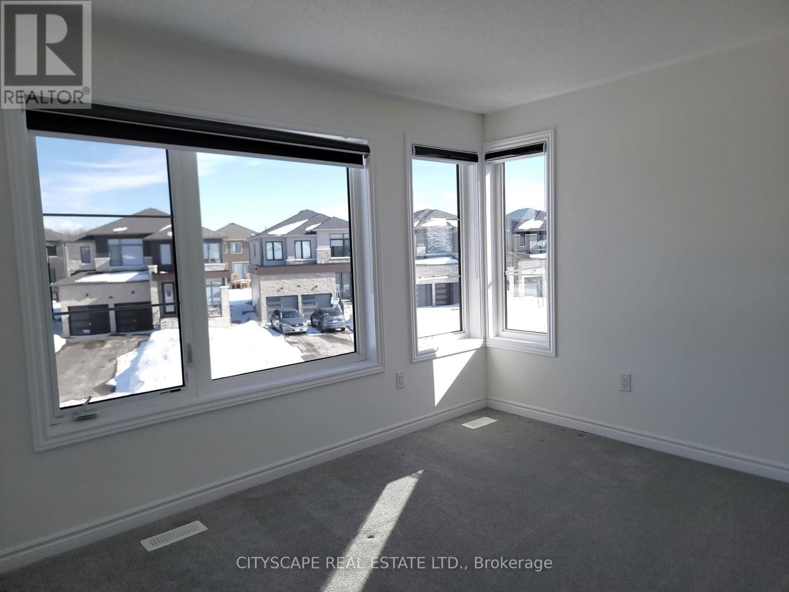 150 ROSANNE CIRCLE Image 36