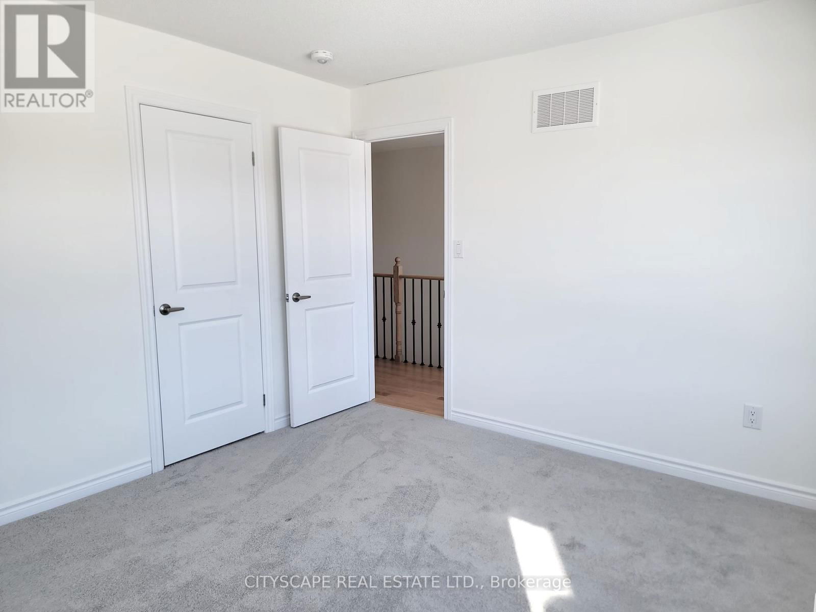 150 ROSANNE CIRCLE Image 37