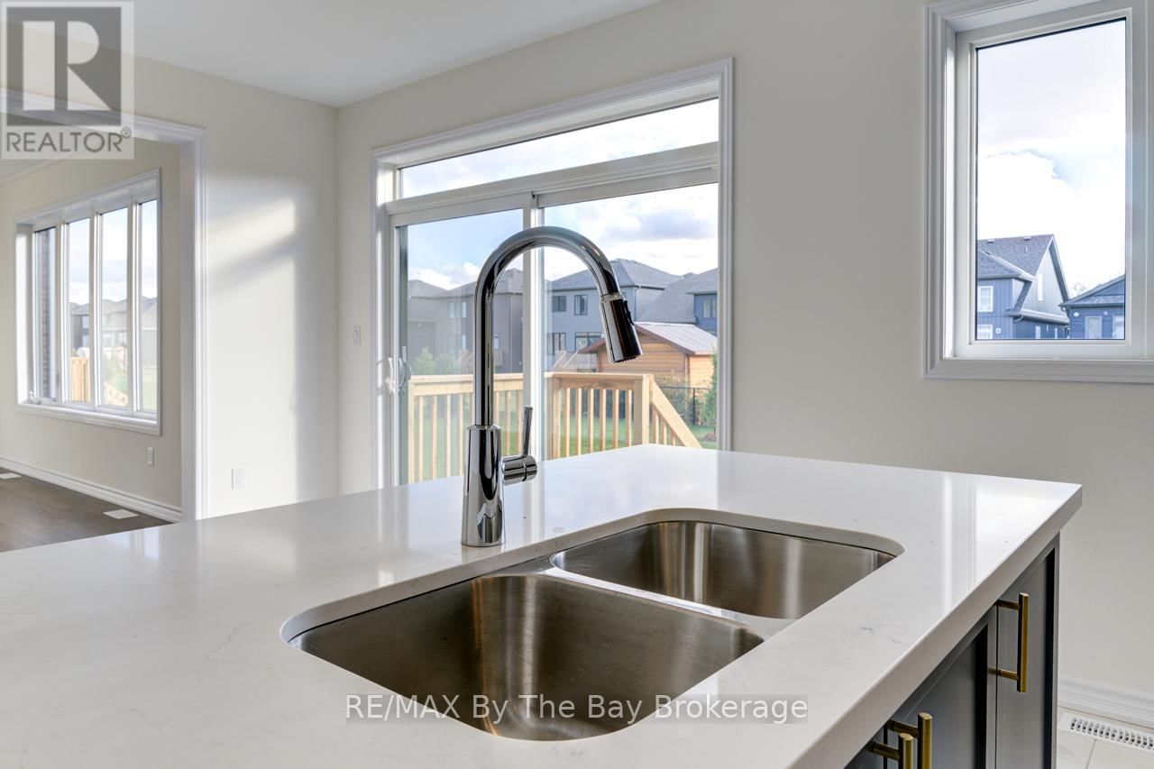 206 MAPLESIDE DRIVE Image 10