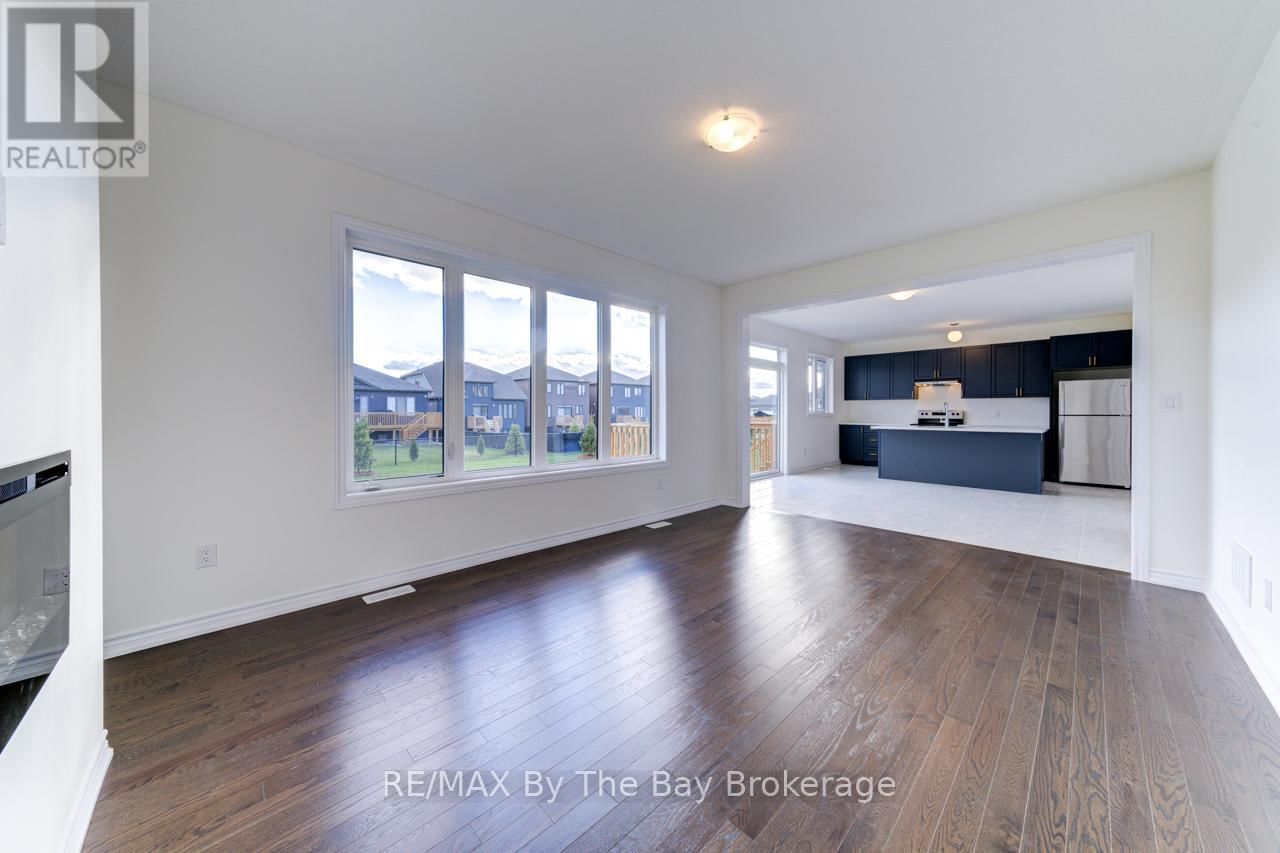 206 MAPLESIDE DRIVE Image 15