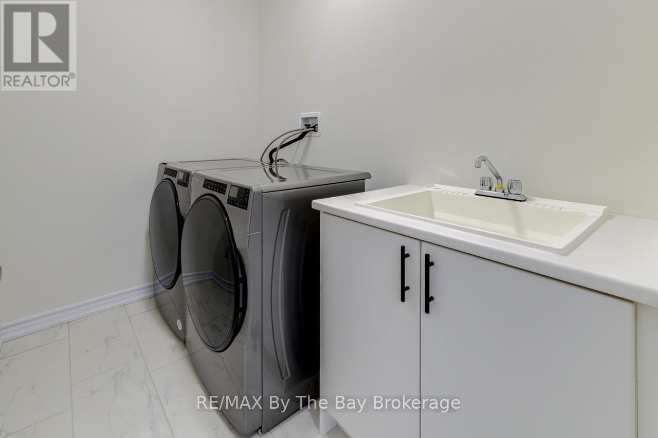 206 MAPLESIDE DRIVE Image 16